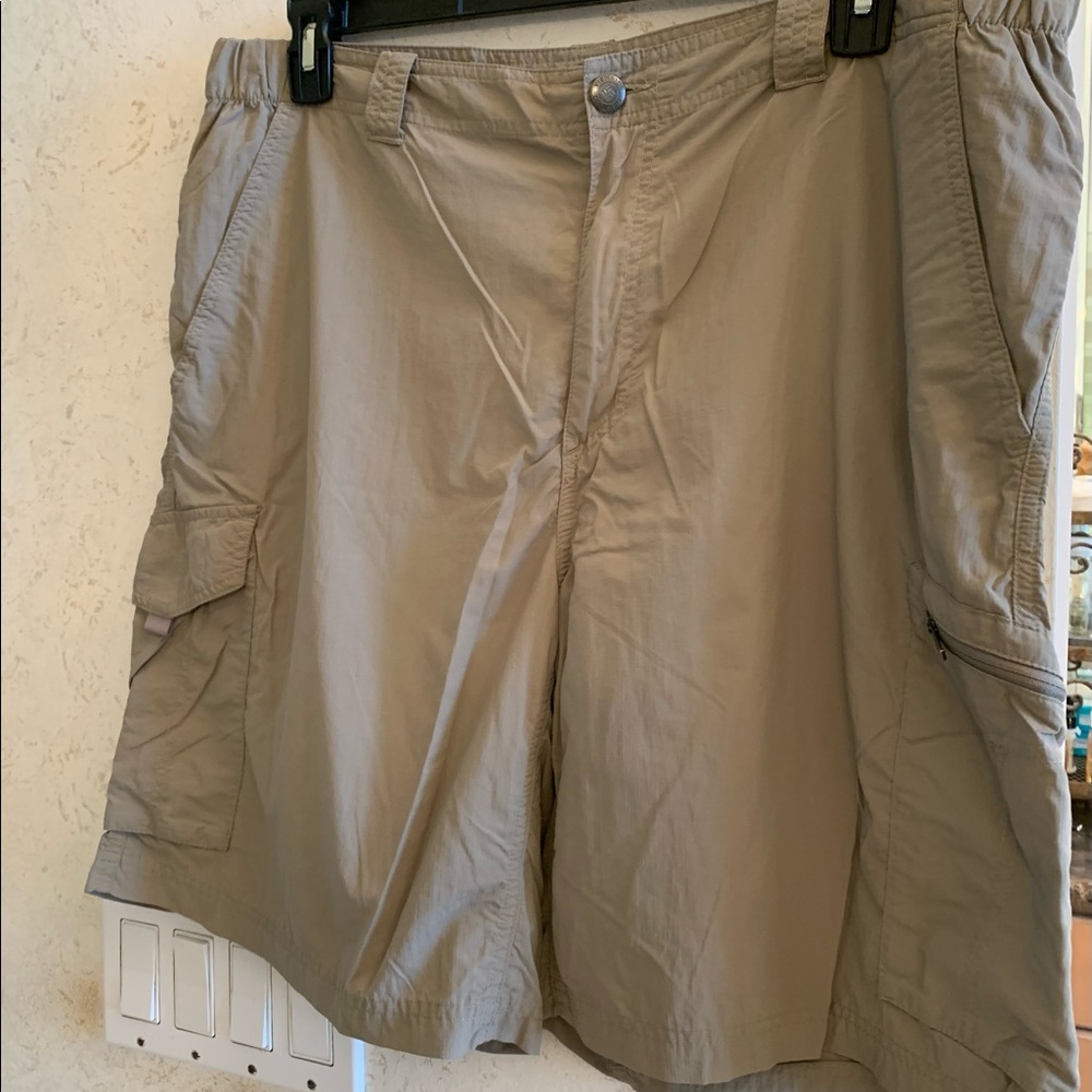 Columbia Omni Shade Men’s Outdoor Hiking Cargo Shorts - Size 40